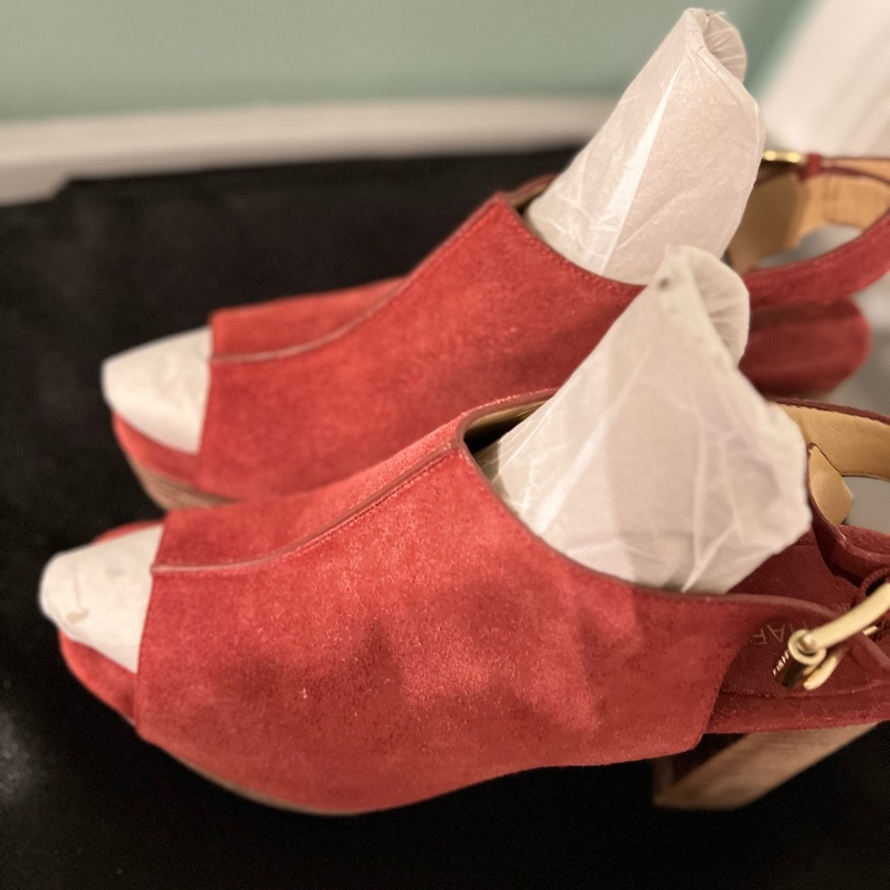 Michael Kors Elegant Red Suede Platform Heels Coral size 8 NEW fits a size 8.5 - Picture 6 of 7